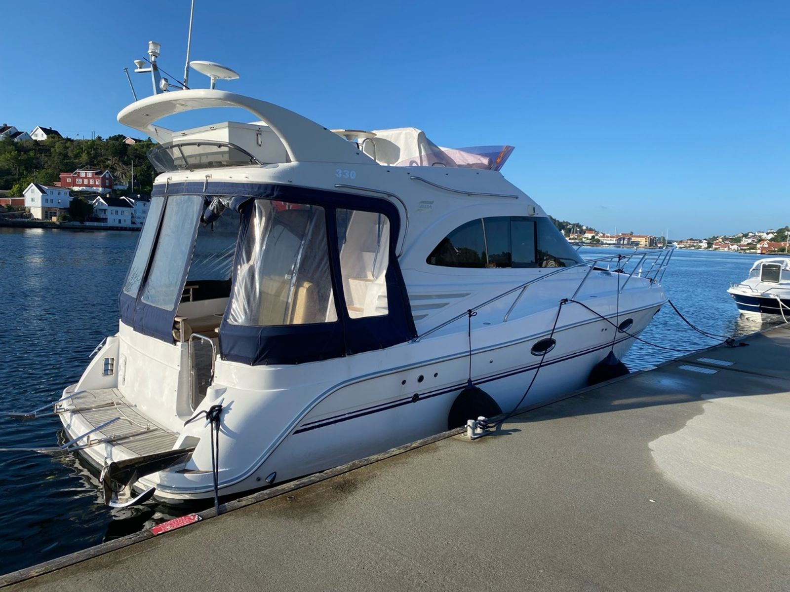 Galeon 330 Fly