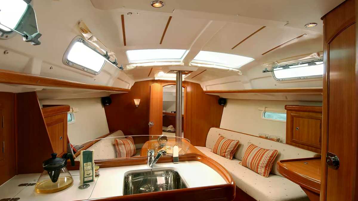 Beneteau Oceanis 323