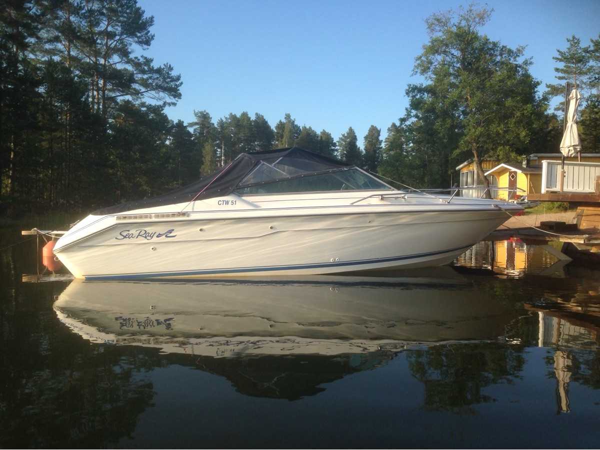 Sea Ray 220 Overnighter