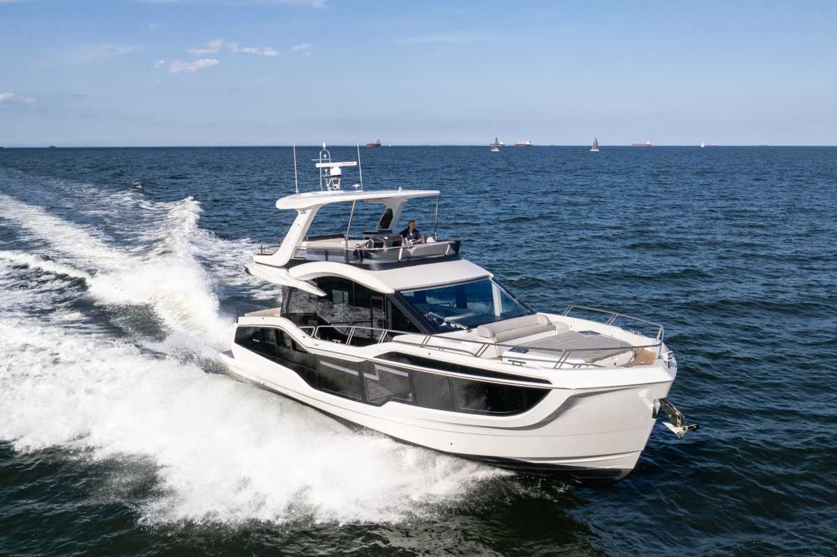 Galeon 560 Fly