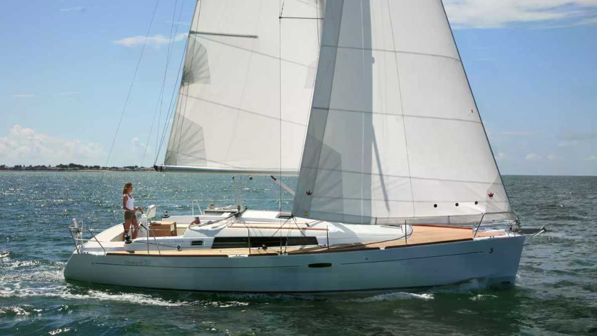 Beneteau Oceanis 37
