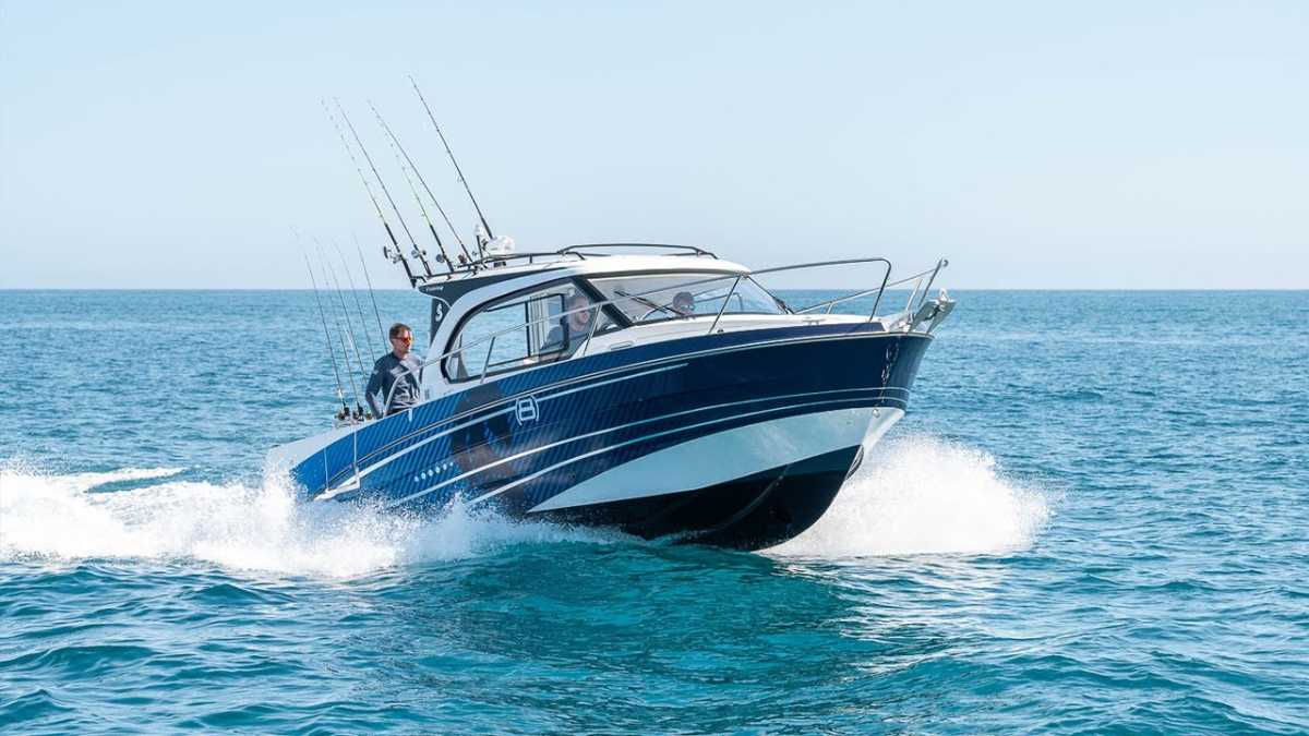 Beneteau Antares 8 Fishing