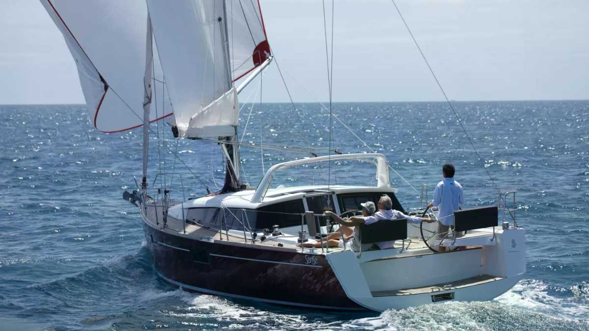 Beneteau Sense 43