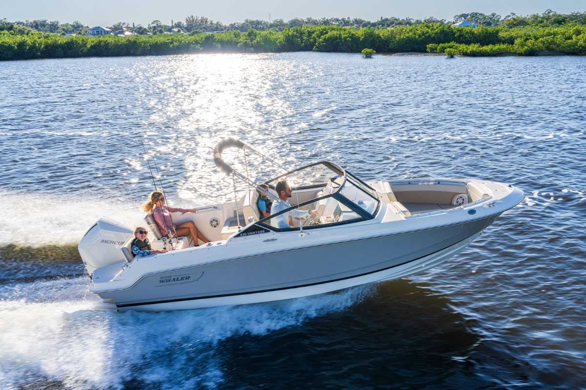 Boston Whaler 210 Vantage