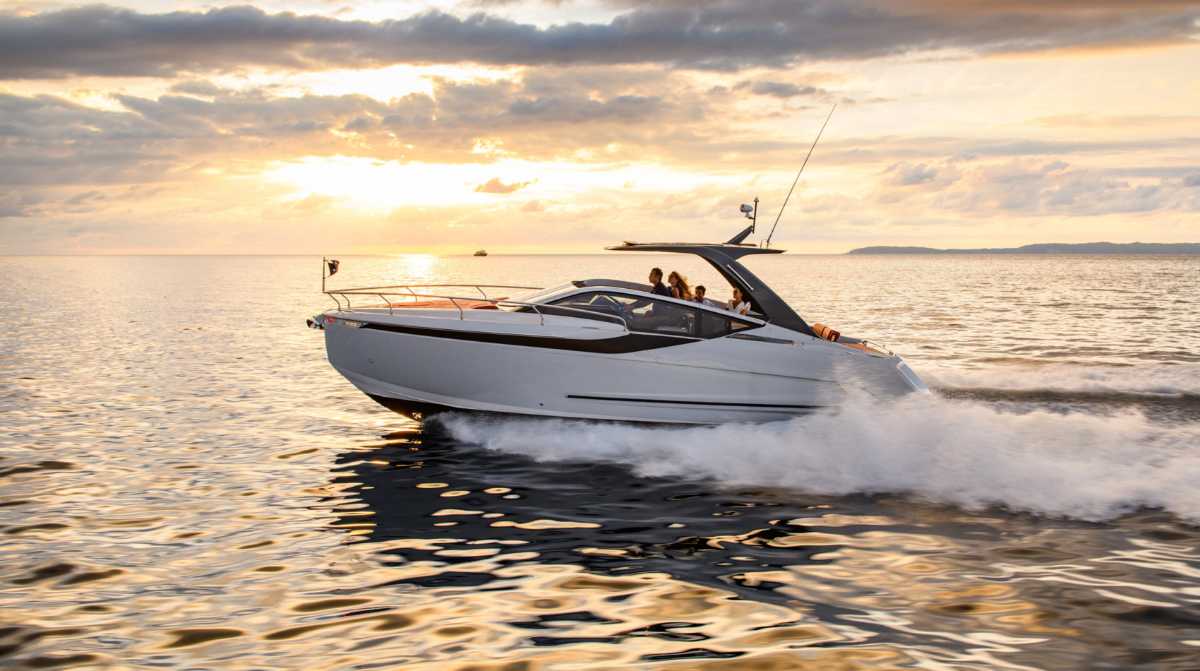 Fairline F//Line 33