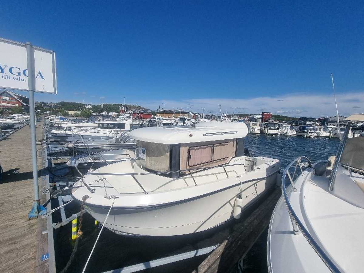 Quicksilver 675 Pilothouse