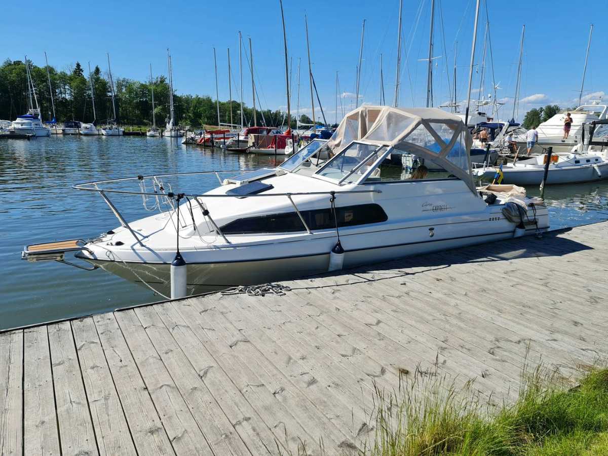 Bayliner 2252 Capri Cuddy