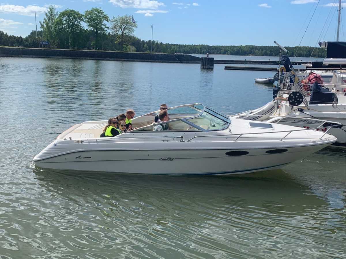 Sea Ray 220 Overnighter