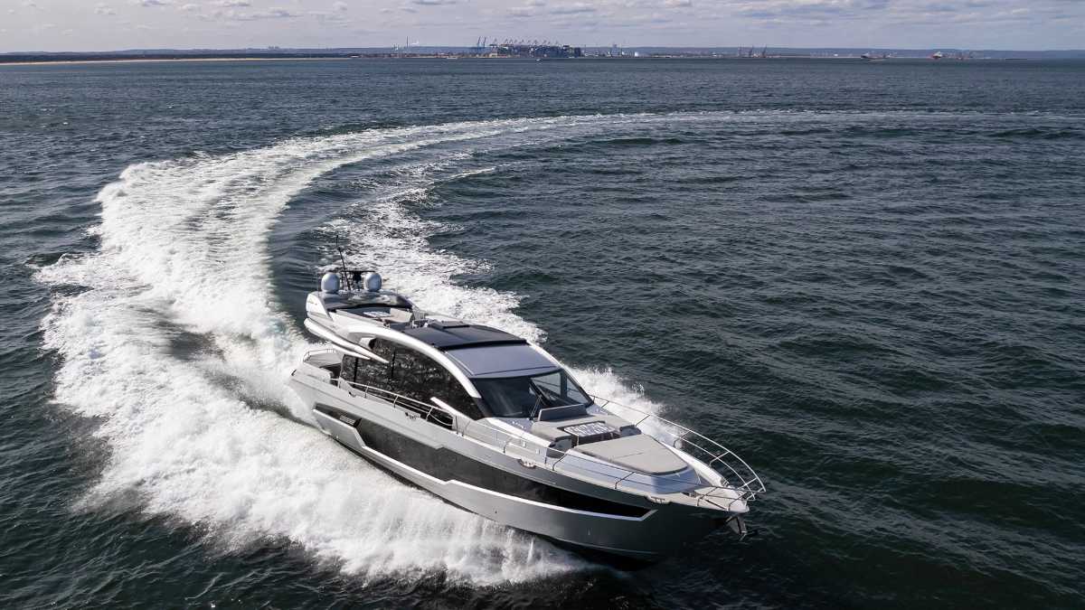 Galeon 700 Skydeck