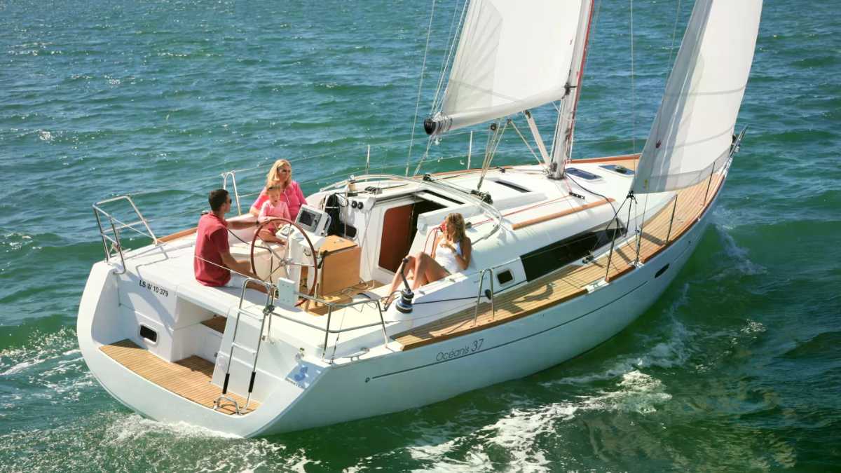 Beneteau Oceanis 37