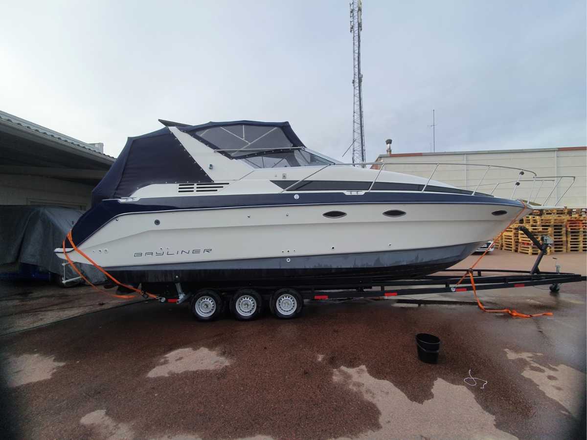 Bayliner 3055 Avanti Sunbridge