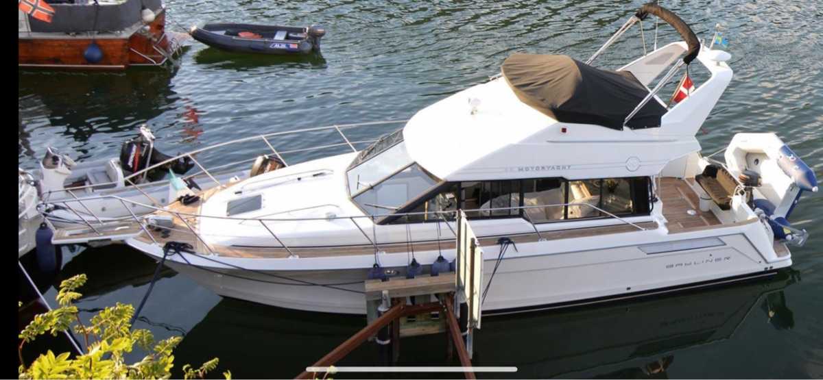 Bayliner 3688 Motoryacht Command Bridge