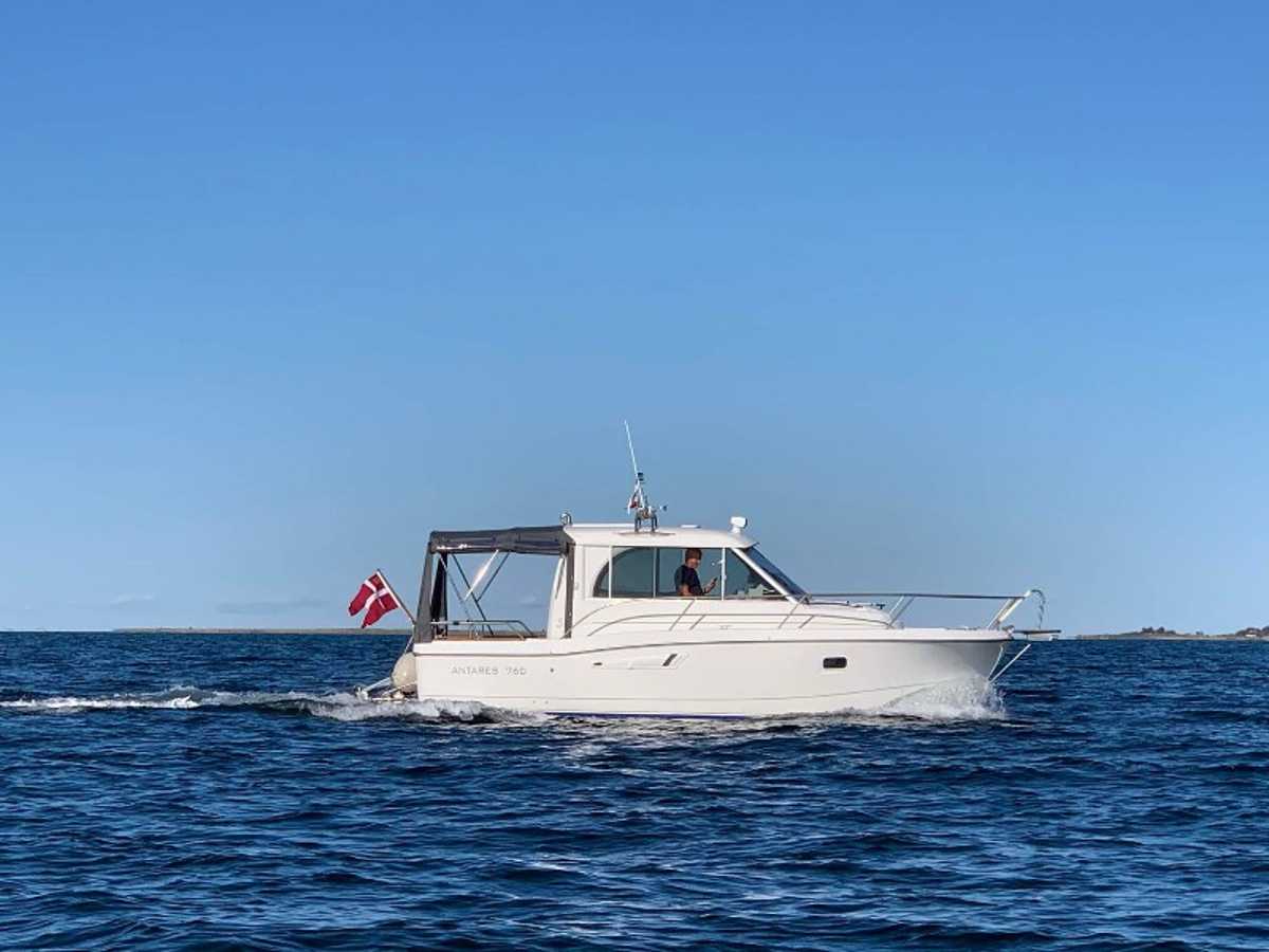 Beneteau Antares 760