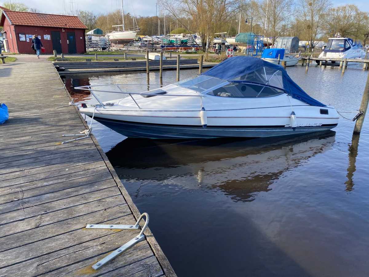 Bayliner 2052 Capri Cuddy