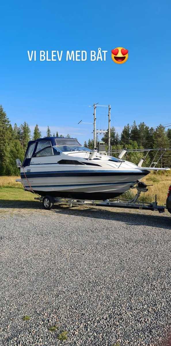 Bayliner 215 Deck Boat