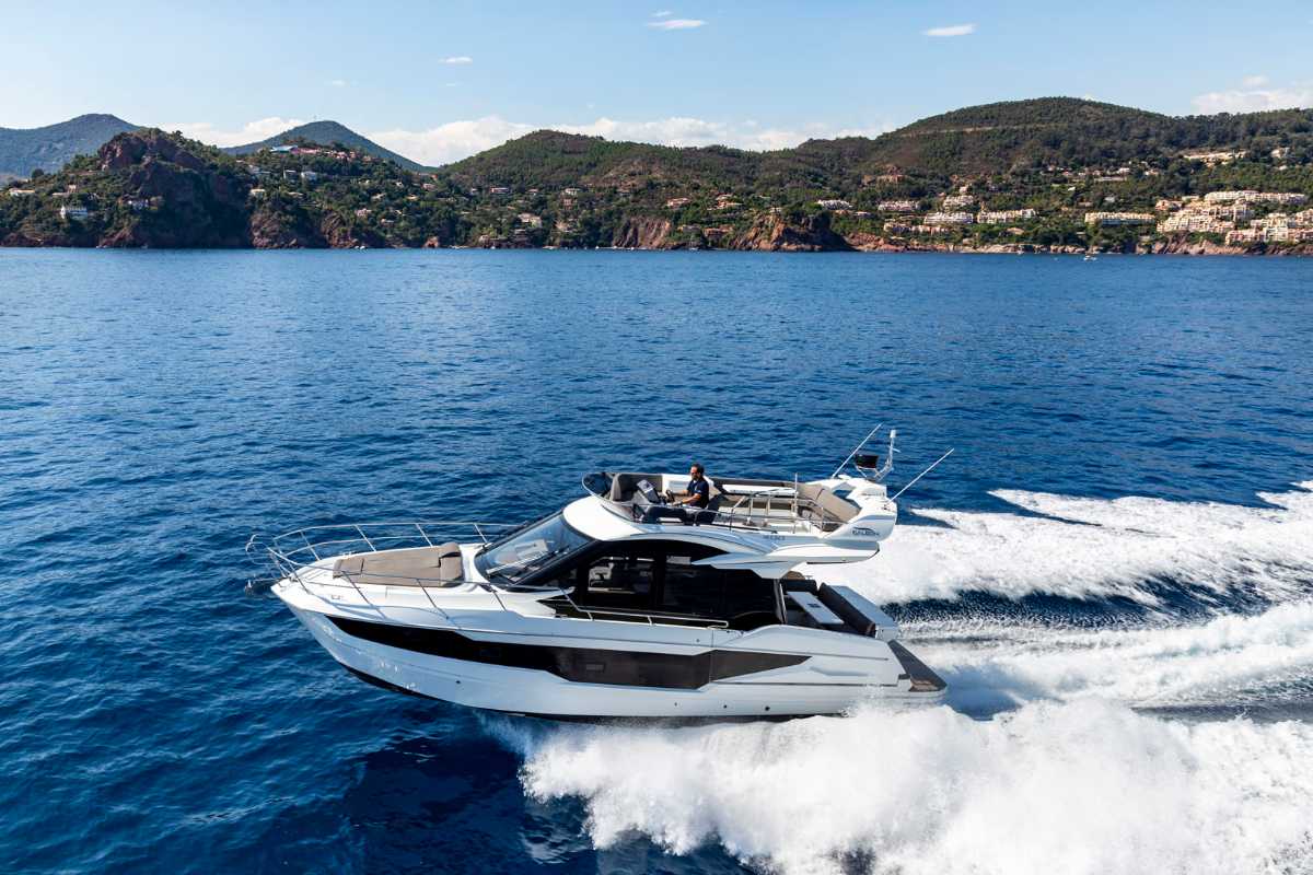 Galeon 400 Fly