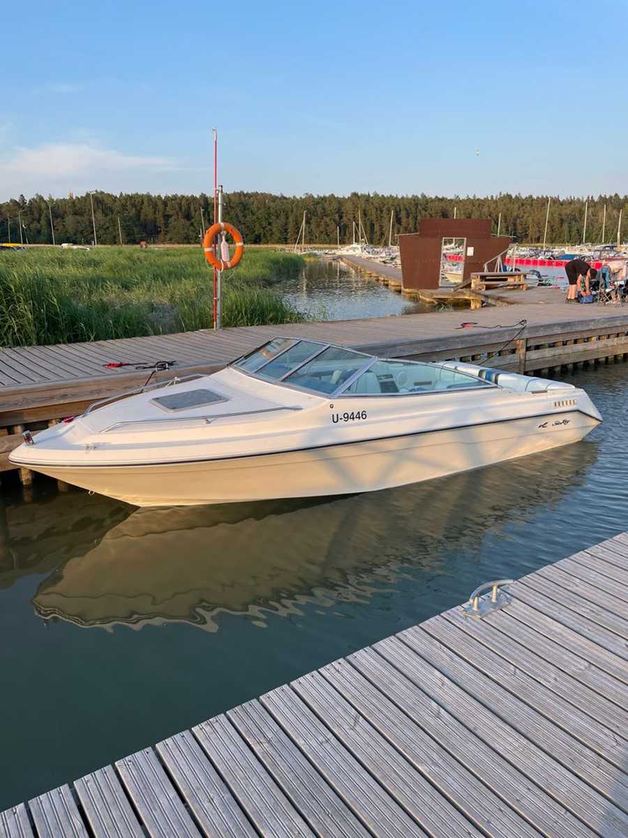 Sea Ray 200 Cuddy Cabin