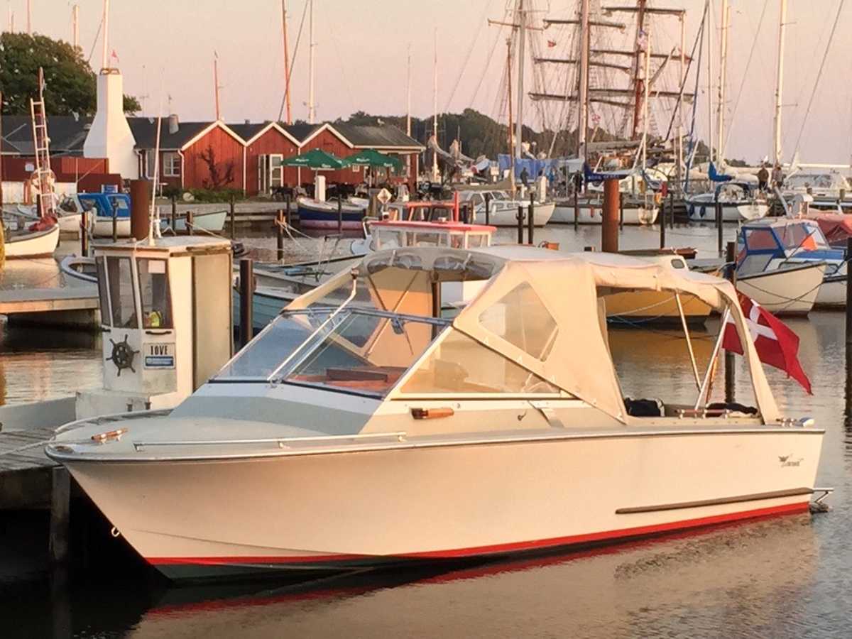 Coronet 21 Daycruiser