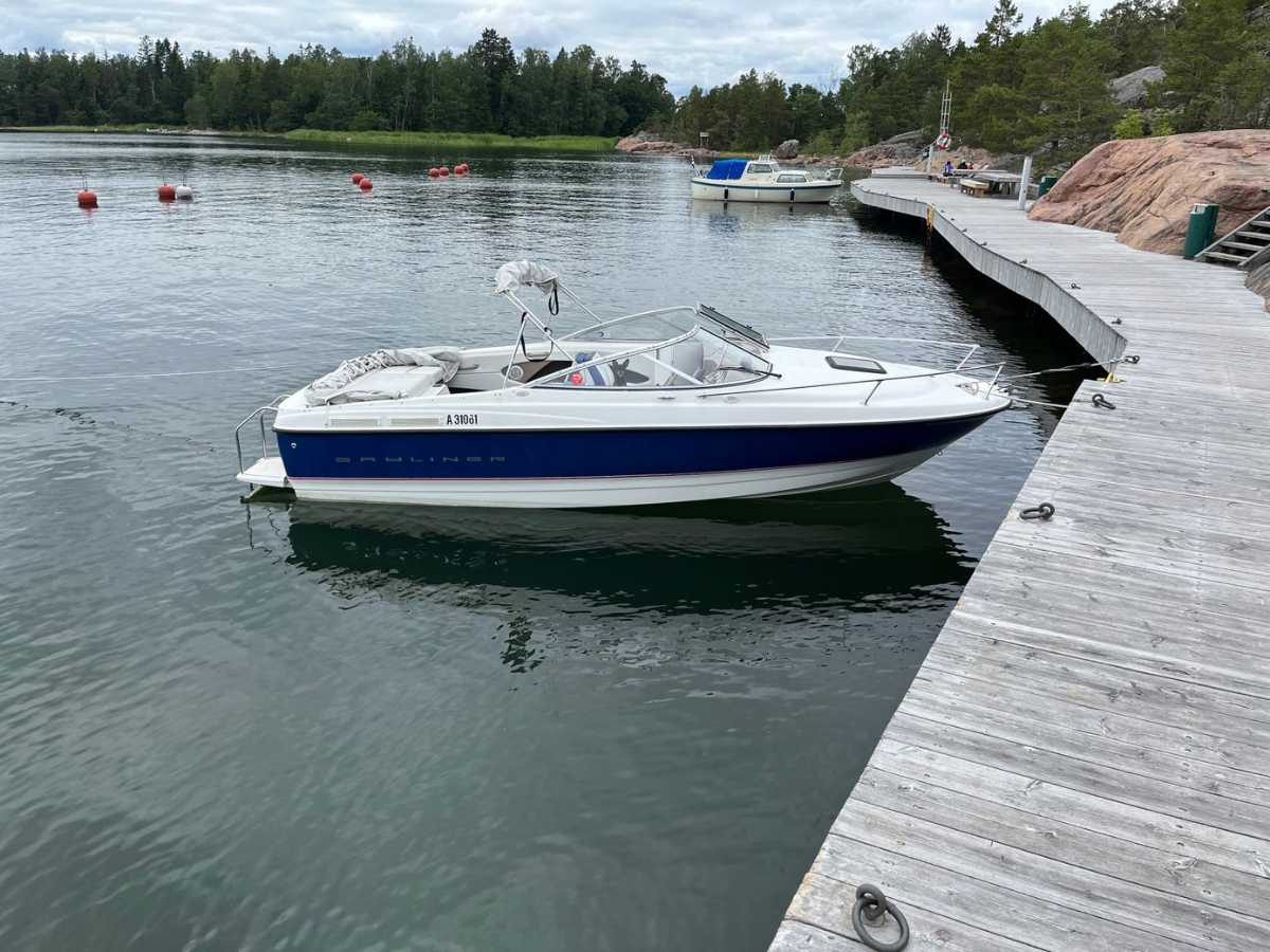 Bayliner Discovery 210