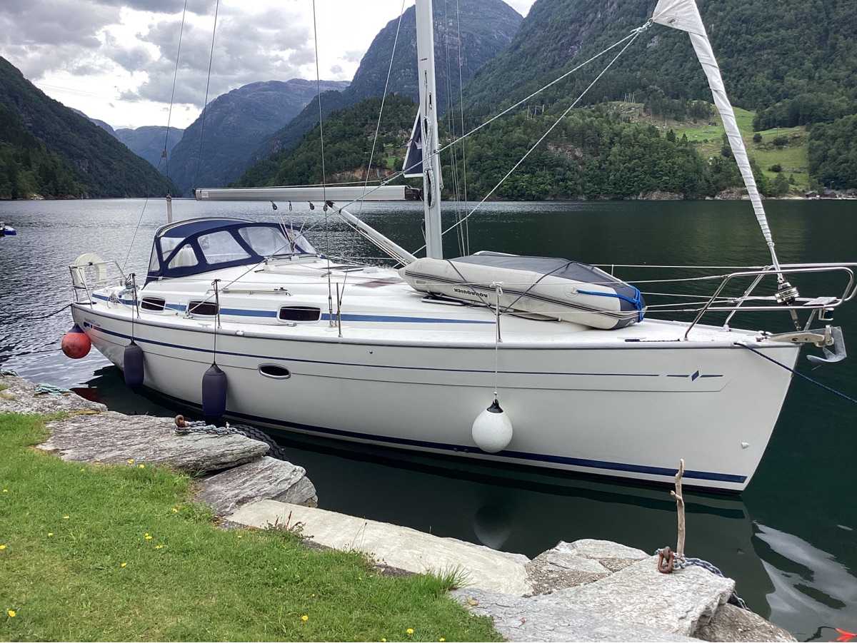 Bavaria 37