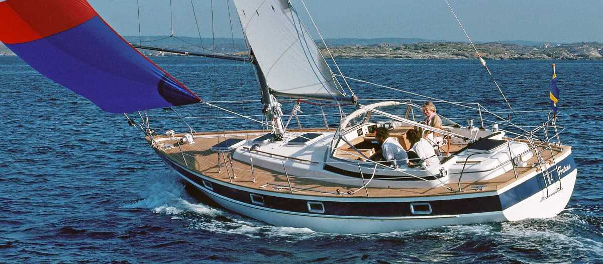 Hallberg-Rassy 352