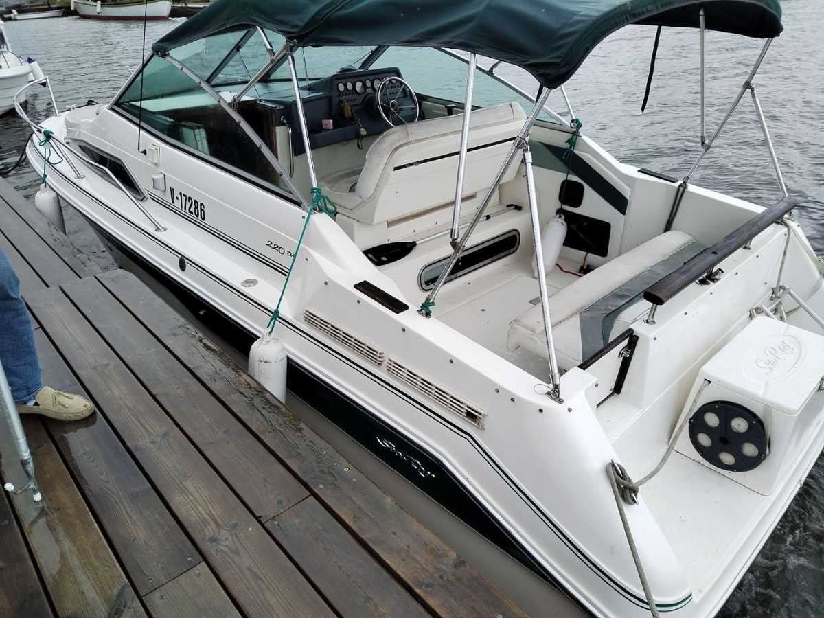 Sea Ray 220