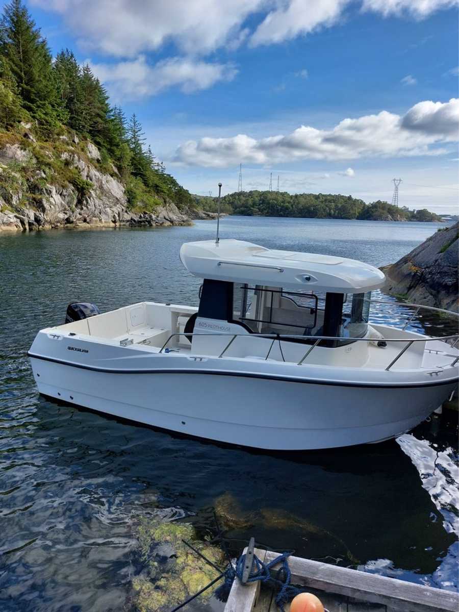 Quicksilver 605 Pilothouse