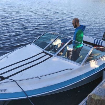 Sea Ray 180 Close Bow