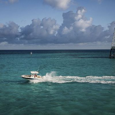 Boston Whaler 230 Outrage