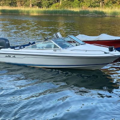 Sea Ray 160 Close Bow