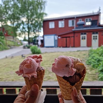 Systrarna Degen Glasstugan