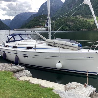 Bavaria 37